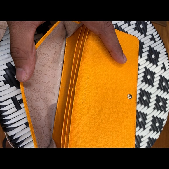 Micheal Kors - Picture 5 of 6